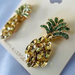🤩 Pineapple rhinestone stud earrings